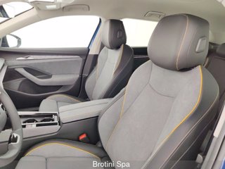 SKODA Superb 2.0 TDI DSG Wagon Style 8