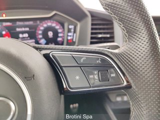 AUDI A1 SPB 40 TFSI S tronic Identity Black 12