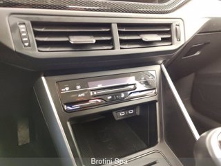 VOLKSWAGEN Polo 1.0 TSI Life 11