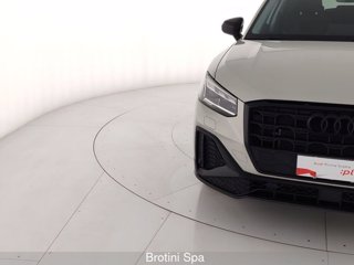 AUDI Q2 35 TDI S tronic Identity Black 4