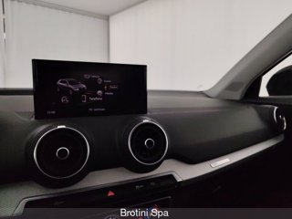 AUDI Q2 35 TFSI Business Advanced 12