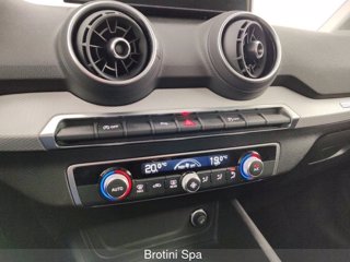 AUDI Q2 35 TDI quattro S tronic Identity Black 12