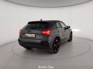 AUDI Q2 35 TDI quattro S tronic Identity Black 2