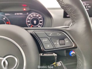 AUDI Q2 30 TDI S line Edition 12