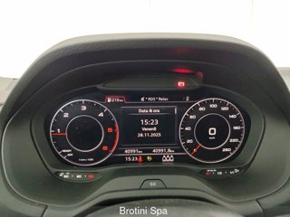 AUDI Q2 30 TDI S line Edition 14