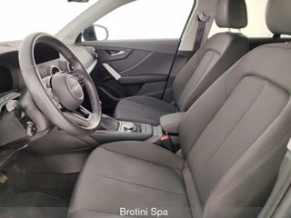 AUDI Q2 30 TDI S line Edition 6