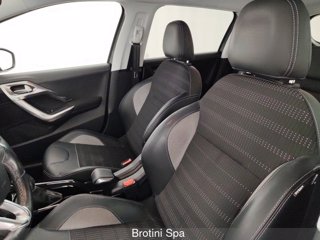 PEUGEOT 2008 BlueHDi 100 Allure 8