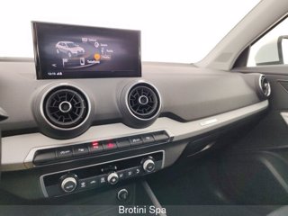 AUDI Q2 35 TFSI Business 11