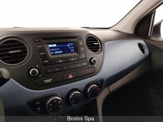 HYUNDAI i10 1.0 MPI Login A/T 11