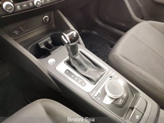 AUDI Q2 30 TDI S tronic Admired Advanced 10