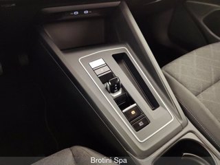 VOLKSWAGEN Golf 1.0 eTSI EVO DSG Life 10