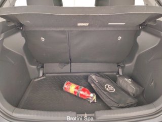 TOYOTA Yaris 1.0 5 porte Active 15