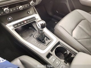 AUDI Q3 35 TDI quattro S tronic Business Advanced 10