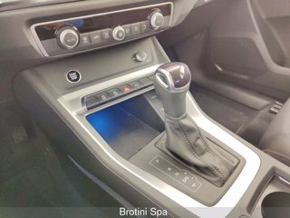 AUDI Q3 2.0 35 TDI S Tronic Business Advanced 10
