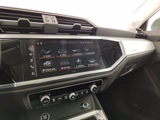 AUDI Q3 1.5 35 TFSI Business Advanced 11