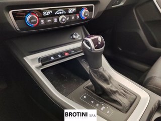 AUDI Q3 2.0 35 TDI S Tronic Business 10