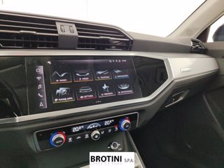 AUDI Q3 2.0 35 TDI S Tronic Business 11