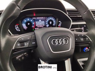 AUDI Q3 2.0 35 TDI S Tronic Business 12