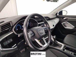 AUDI Q3 2.0 35 TDI S Tronic Business 7