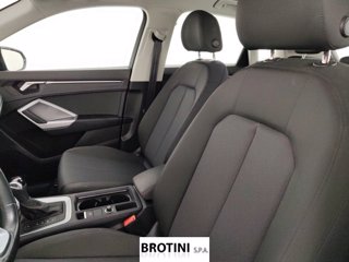 AUDI Q3 2.0 35 TDI S Tronic Business 8
