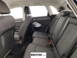 AUDI Q3 2.0 35 TDI S Tronic Business 9