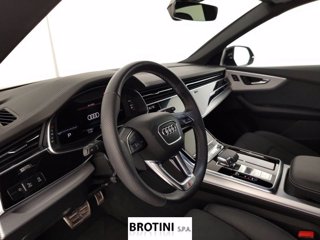 AUDI Q8 50 TDI 210kW quattro tip. S Line Edition 6