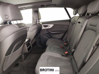 AUDI Q8 50 TDI 210kW quattro tip. S Line Edition 9