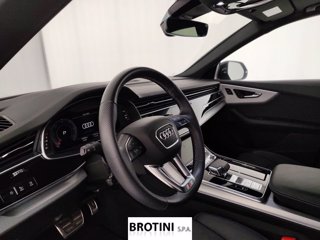 AUDI Q8 50 TDI 210kW quattro tip. S Line Edition 6
