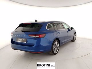 SKODA Superb 2.0 TDI DSG Wagon Style 2