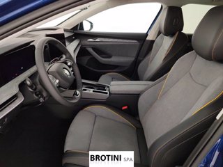 SKODA Superb 2.0 TDI DSG Wagon Style 6