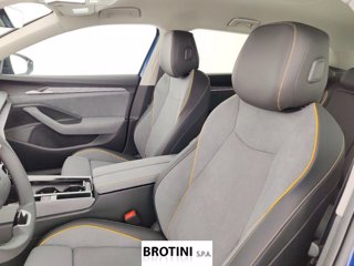 SKODA Superb 2.0 TDI DSG Wagon Style 8