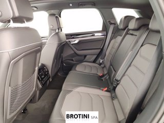 VOLKSWAGEN Touareg 3.0 V6 TDI SCR 170kW R-Line Final Edit 11