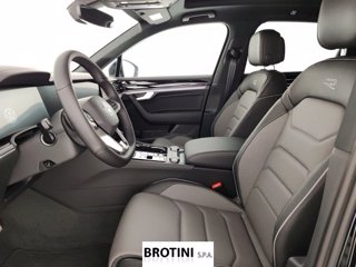 VOLKSWAGEN Touareg 3.0 V6 TDI SCR 170kW R-Line Final Edit 6