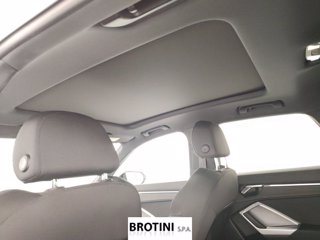 AUDI Q3 35 TDI S tronic Identity Black 10
