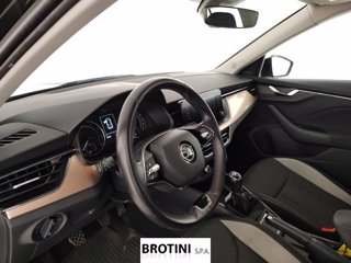 SKODA Kamiq 1.0 TSI 95cv BLACK DOTS 6