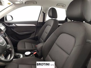 AUDI Q3 2.0 TDI 120cv  Business 8
