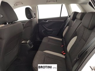 SKODA Kamiq 1.0 TSI 95cv BLACK DOTS 9