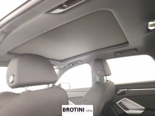 AUDI Q3 35 TDI S tronic Identity Black 10