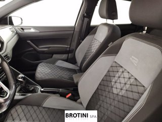 VOLKSWAGEN Polo 1.0 TSI R-Line 8