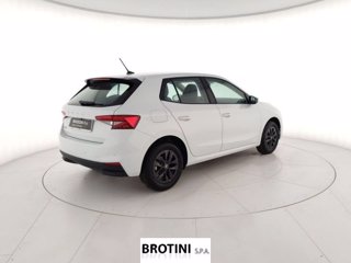 SKODA Fabia 1.0 MPI Evo 59KW YOUNG EDITION 2