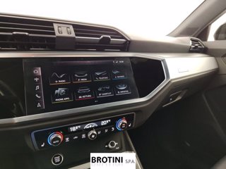 AUDI Q3 45 TFSI quattro S tronic Business Advance 12