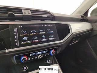 AUDI Q3 2.0 35 TDI S Tronic Business Advanced 11