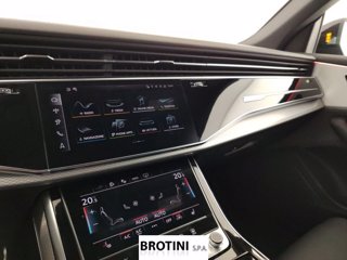 AUDI Q8 TFSI e 290kW quattro tip. S Line Ed. 13