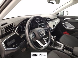 AUDI Q3 2.0 35 TDI S Tronic Business Advanced 7