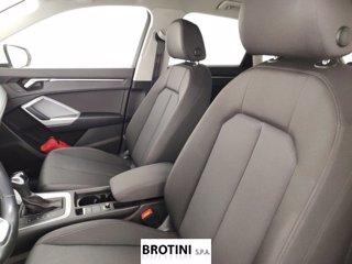 AUDI Q3 2.0 35 TDI S Tronic Business Advanced 8