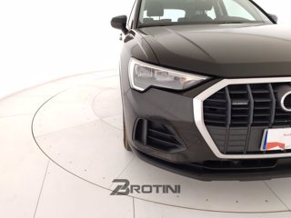 AUDI Q3 35 TDI quattro S-Tronic Business 4