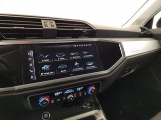 AUDI Q3 2.0 35 TDI S Tronic Business Advanced 10