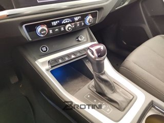 AUDI Q3 2.0 35 TDI S Tronic Business Advanced 9