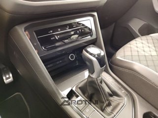 VOLKSWAGEN Tiguan 1.5 TSI ACT R-Line DSG 9