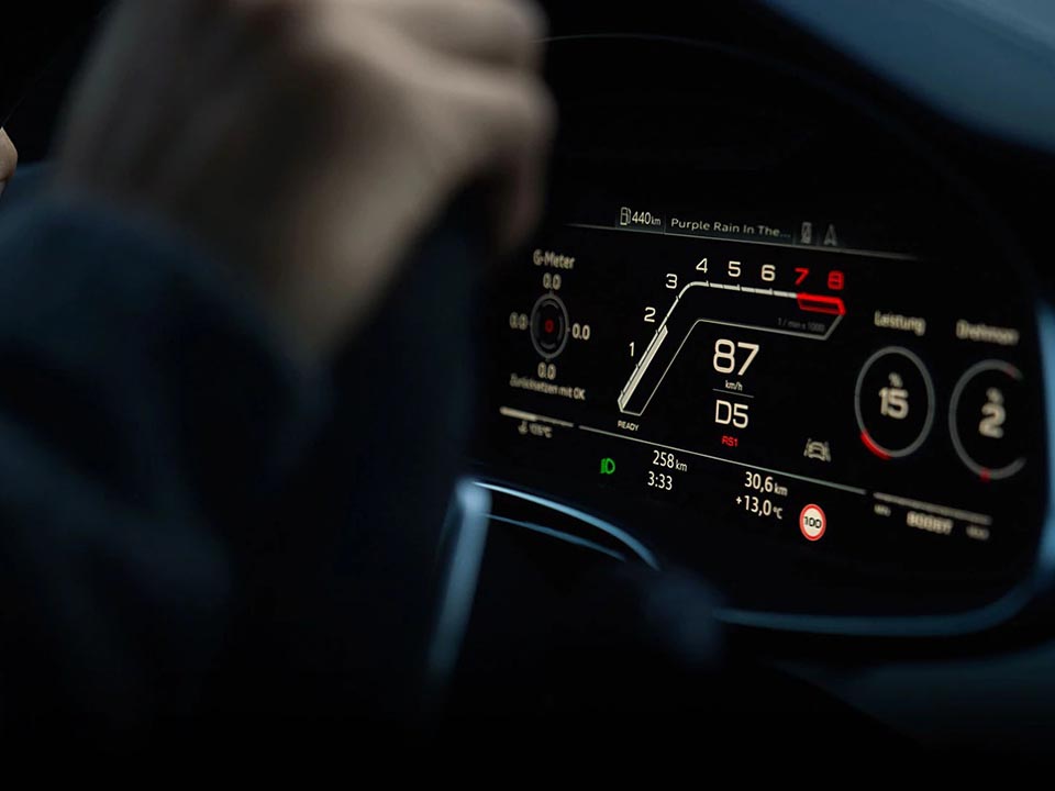 Audi RS Q8 La Spezia e Massa display
